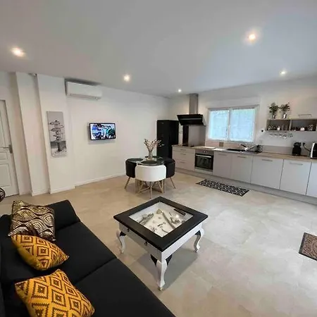 2 Sur Propriete Prive De 3500m2 Apartment *
